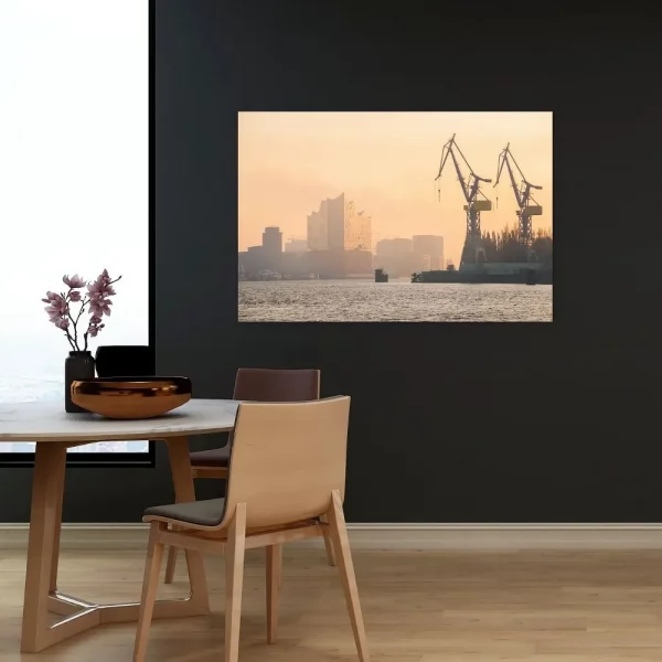 Elbphilharmonie und Kräne im Morgenlicht